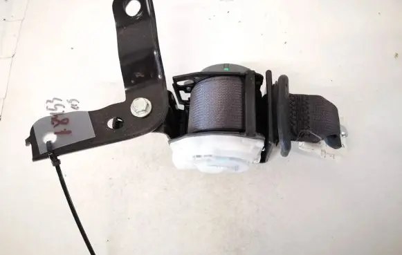 Middle seatbelt (rear)
