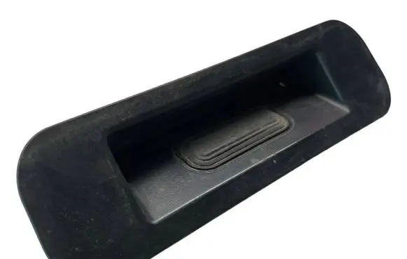 Tailgate opening switch