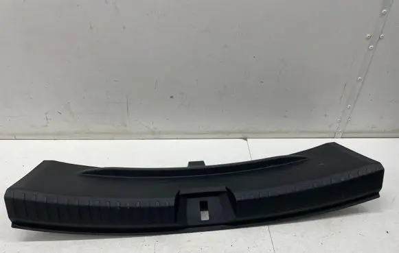 Trunk/boot sill cover protection