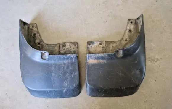 Mitsubishi L200 Mudguards set MN117451 MN117452