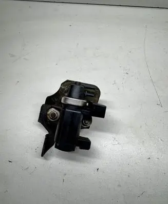 BMW 5 E39 Turbo solenoid valve 2247906 72279600 03T052