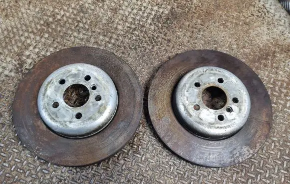 BMW 5 G30 G31 Front brake disc 8854273