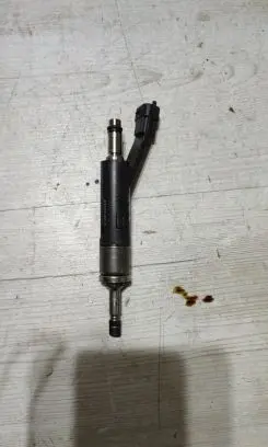 Peugeot 208 Fuel injector 9822715980