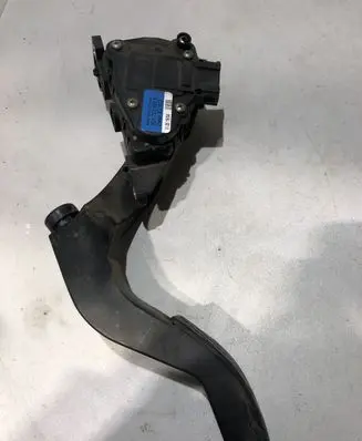 Volkswagen PASSAT B5.5 Accelerator throttle pedal 8D1723523N 6PV00837602