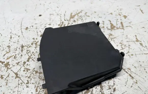 Volvo XC70 Battery box tray cover/lid 31294775