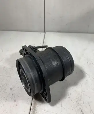 Skoda Octavia Mk2 (1Z) Mass air flow meter 038906461B