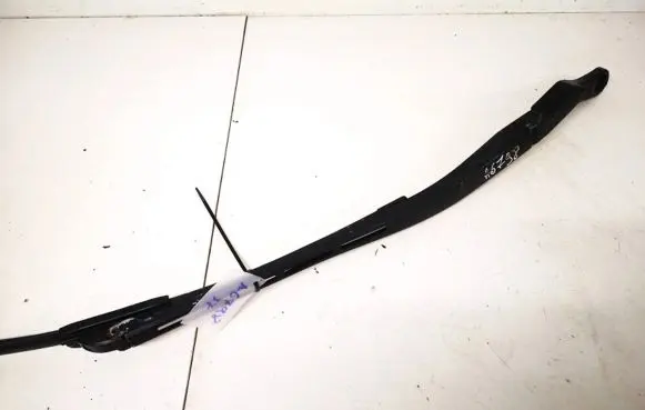 Front wiper blade arm