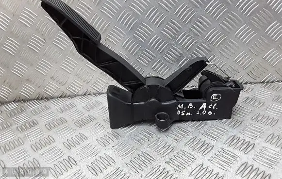 Mercedes-Benz A W169 Accelerator throttle pedal a1693000304