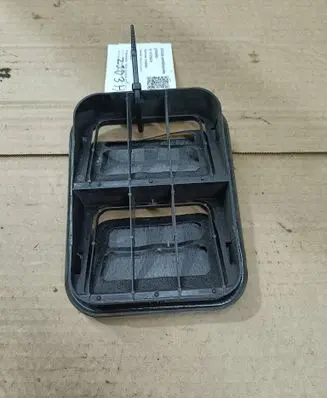 Nissan Qashqai Quarter panel pressure vent 8200003575 91166963