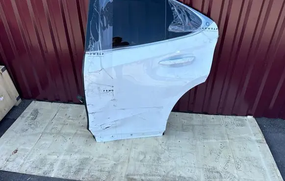 Lexus UX Rear door
