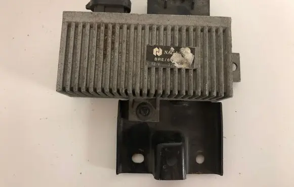 Volvo S40, V40 Glow plug pre-heat relay 7700111525