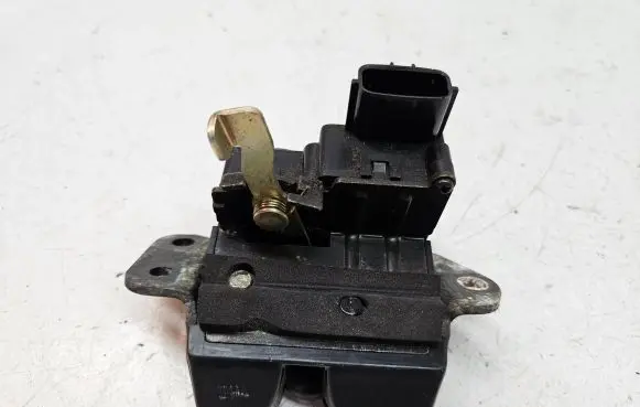 KIA Carens II Tailgate/trunk/boot lock/catch/latch