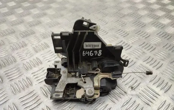 Volkswagen Caddy Front door lock 3B1837015