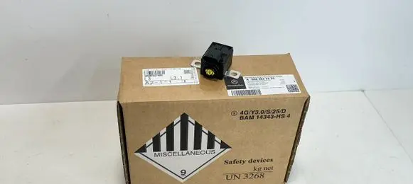 Mercedes-Benz GLA H247 Battery relay fuse A0009827425 55691
