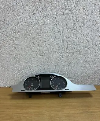 Volkswagen PASSAT CC Speedometer (instrument cluster) 3C8858366J F3841
