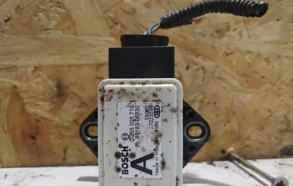 Toyota Avensis T270 ESP acceleration yaw rate sensor 0265005719 8918305030