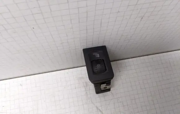 Volkswagen Bora Seat heating switch 1J0963563B