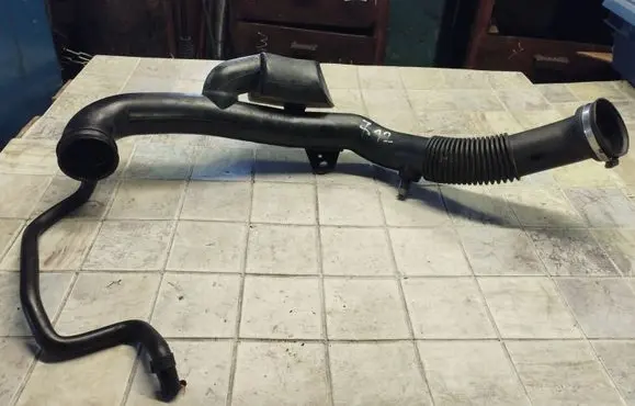 Opel Vectra B Air intake hose/pipe 90499597 2532639