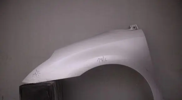 Fender mounting bracket