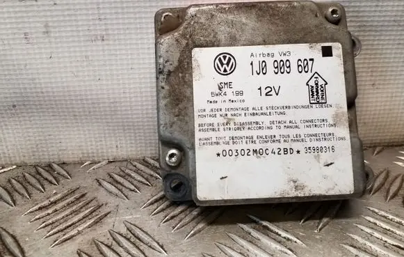 Volkswagen PASSAT B5 Airbag control unit/module 1J0909607
