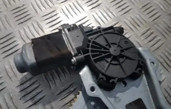 Nissan Note (E11) Rear door window regulator motor 400929a