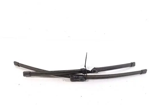 Volvo XC90 Front wiper blade arm 32282838
