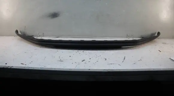 Front bumper lip