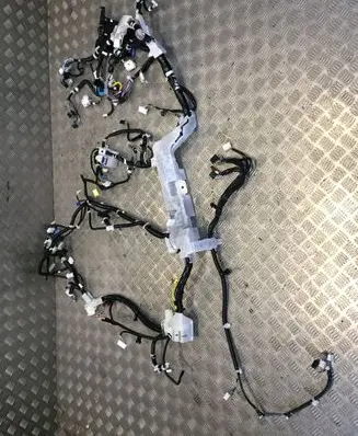 Toyota RAV 4 (XA40) Positive wiring loom 