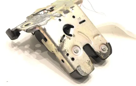 Volkswagen PASSAT B8 Tailgate exterior lock 3G0827503A