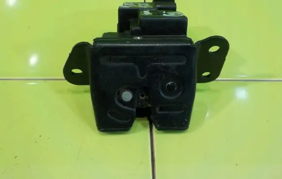 Hyundai ix20 Tailgate exterior lock 812301H000