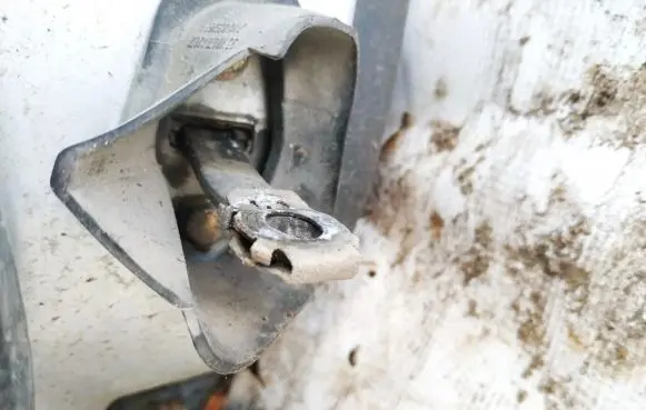 Ford Galaxy Rear door check strap stopper