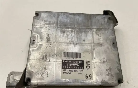 Toyota Avensis T250 Engine control unit/module 8966105691