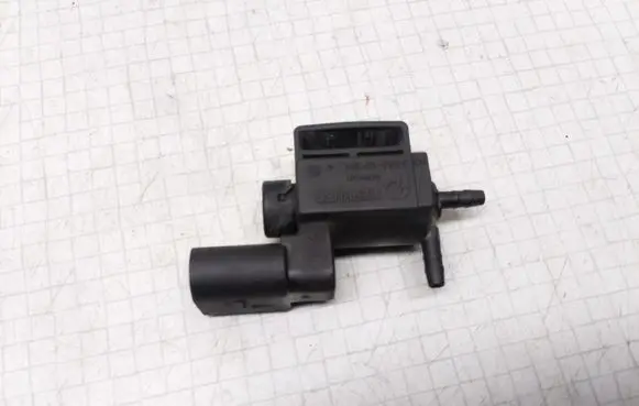 Volkswagen Touran I Turbo solenoid valve 037906283C 72288000