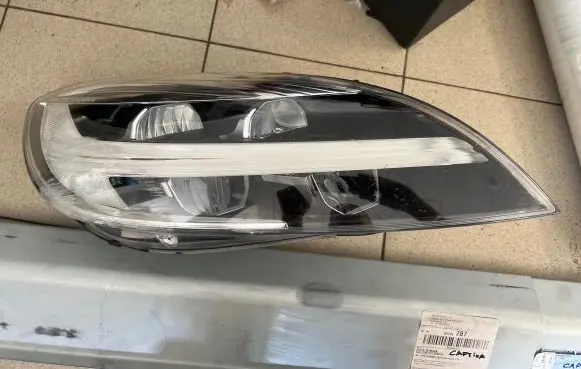 Volvo V40 Headlight/headlamp 107200080075 31677019 300000015835447