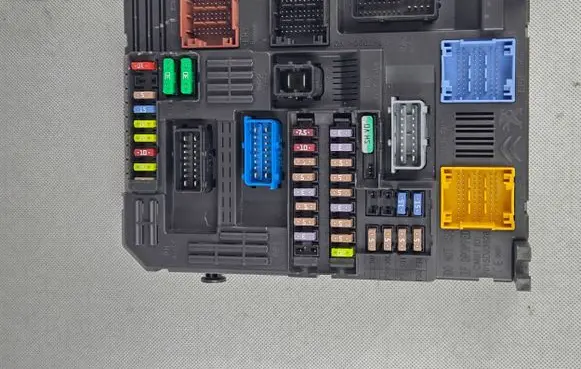 Citroen Berlingo Fuse box set 9832880280