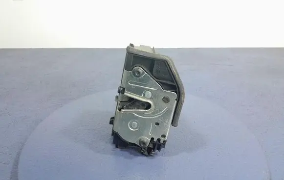 BMW X5 E70 Front door lock 7202146