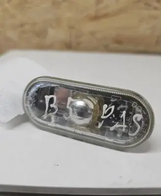 Front fender indicator light