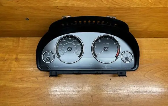 BMW 5 F10 F11 Speedometer (instrument cluster) 25811511 9265181 2207054