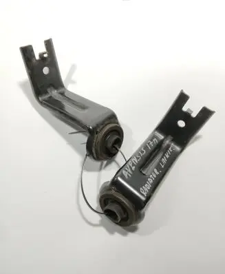 Toyota Avensis T270 Radiator mount bracket 