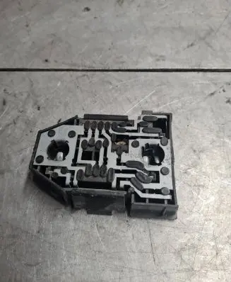 Volkswagen PASSAT B3 Tail light bulb cover holder 333945257