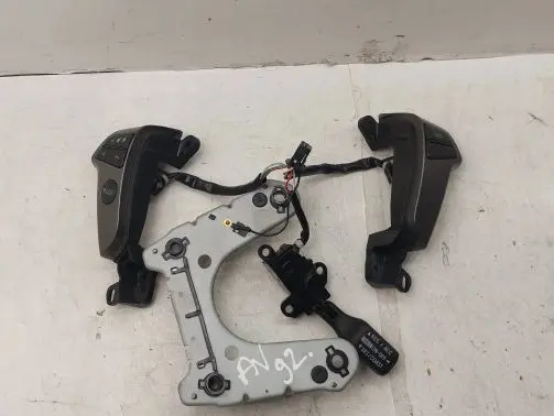 Steering wheel buttons/switches