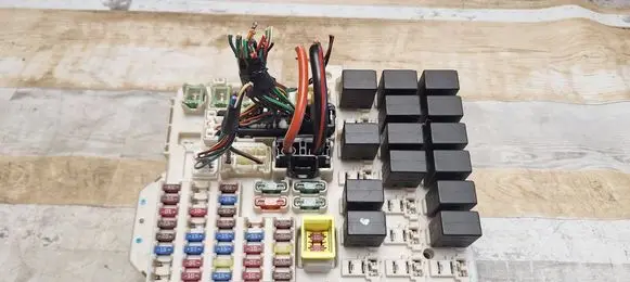 Mitsubishi Colt CZ3 Fuse module MN108320