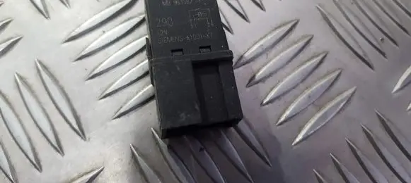 Volvo S40, V40 Other relay mb9533821l mb953382