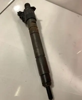 Volvo V60 Fuel injector 31303238