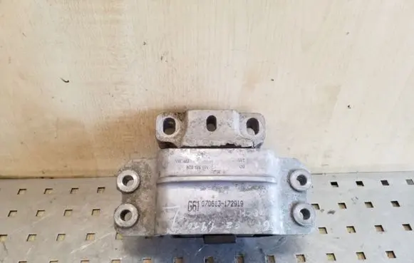 Volkswagen PASSAT B6 Gearbox mount 3C0199555