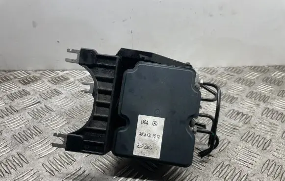 Mercedes-Benz A W176 ABS Pump A0084317512
