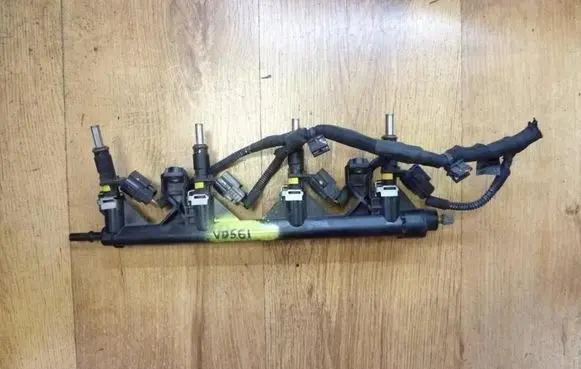 Citroen Berlingo Fuel distributor 757564580 VD561