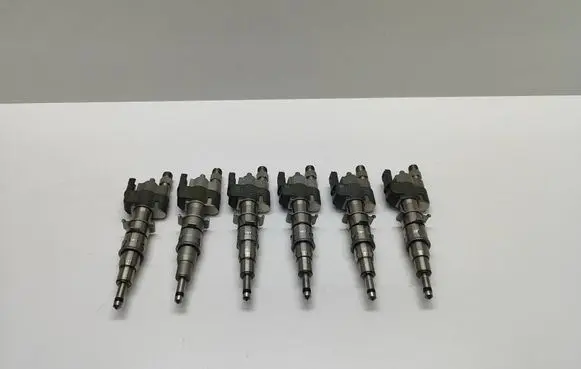 BMW 5 E60 E61 Fuel injector 7589048 758904811 13537589048
