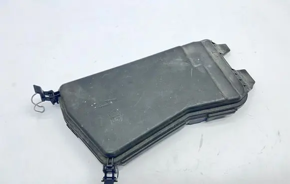 Mercedes-Benz E W212 Fuse box cover A2125400382