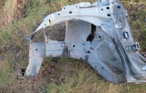 Renault Clio IV Front quarter panel 